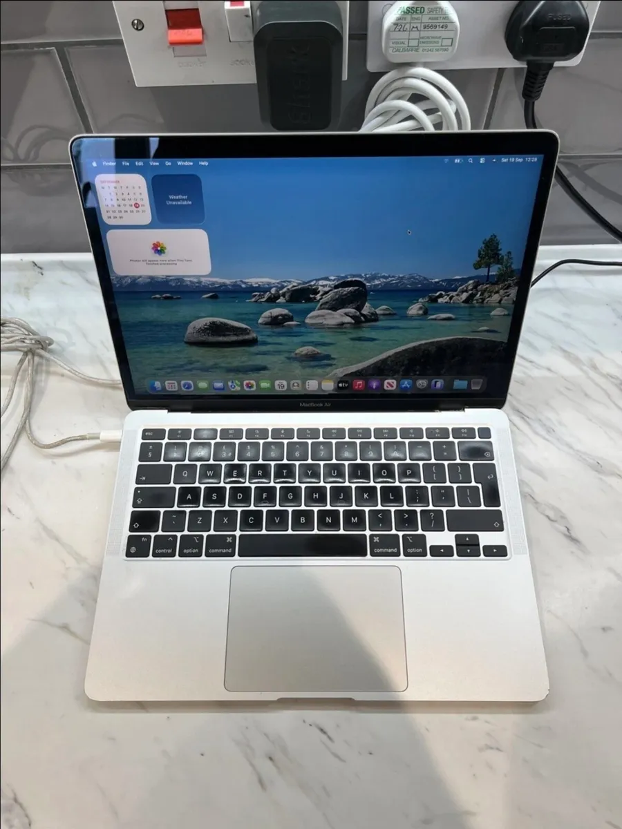 Apple MacBook Air 13" (2020) M1 16/1TB 90%BH - Image 1