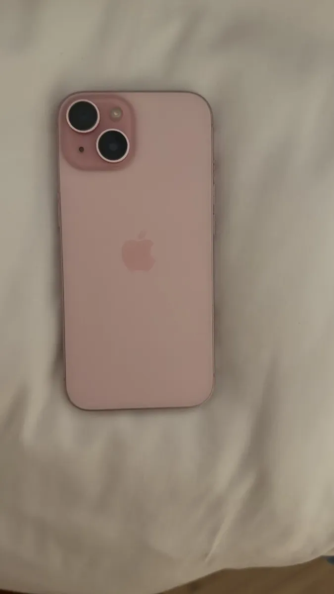 iPhone 15 - Image 1