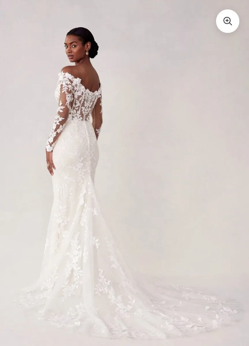 Wedding dresses - Image 1