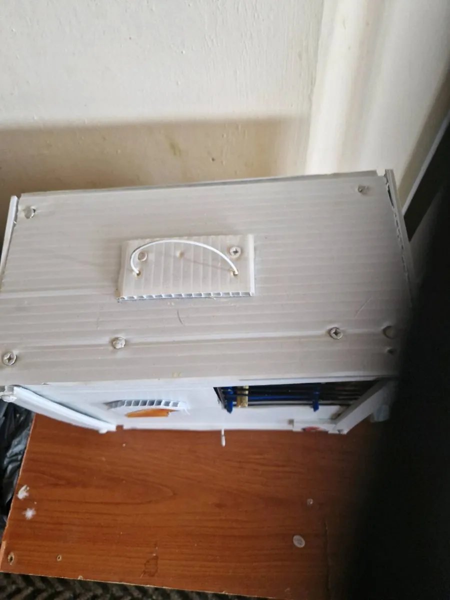 Transport box and budgie - Image 3