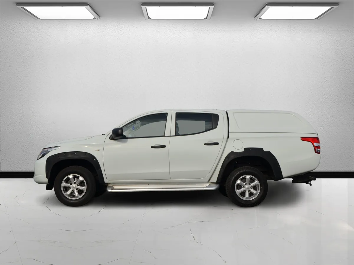 Mitsubishi L200 2019 Canopy TINY MILES - Image 4