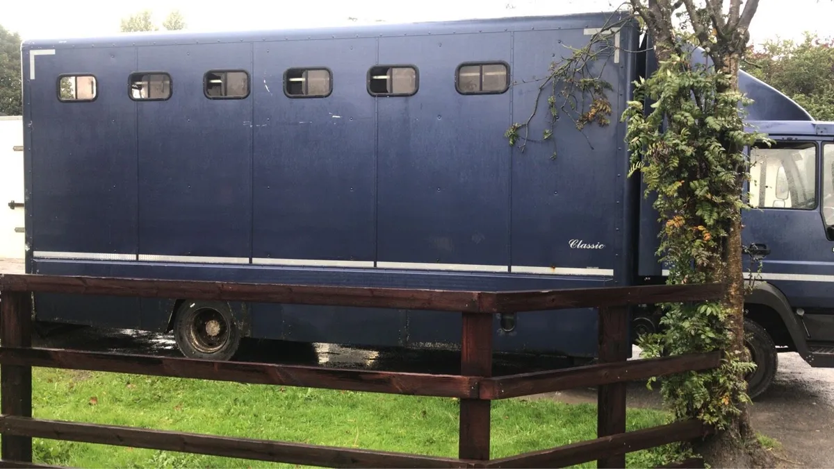 Horse Lorry - Image 1