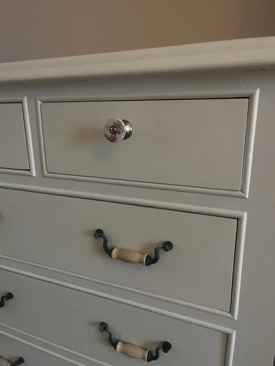 Chest of drawers - Image 1