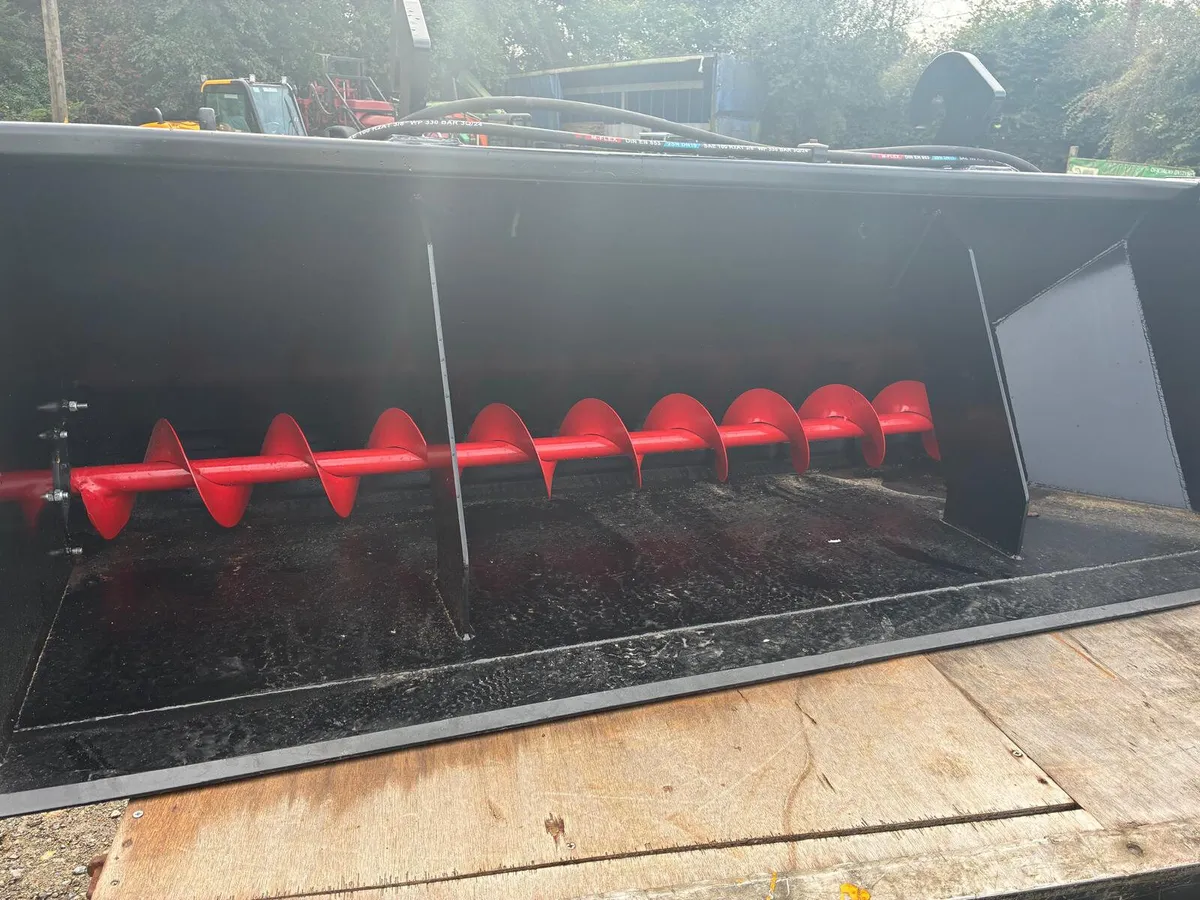 Feed buckiet - Image 1