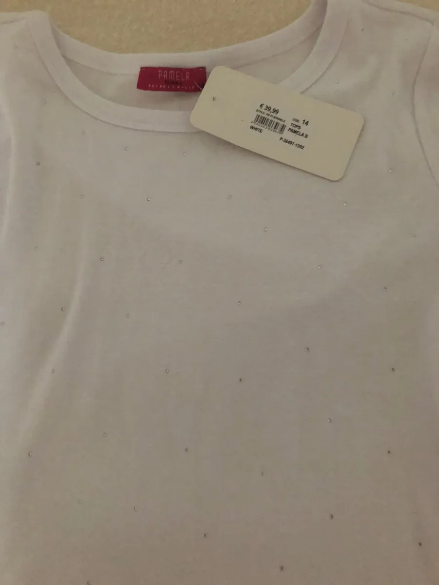 Ladies Top with Diamonds on Front - Image 2