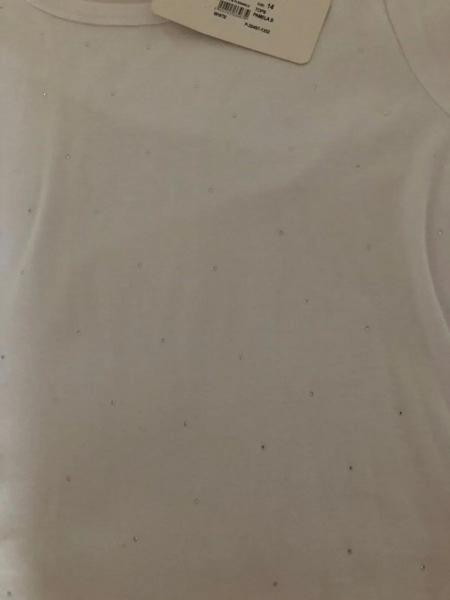 Ladies Top with Diamonds on Front - Image 3