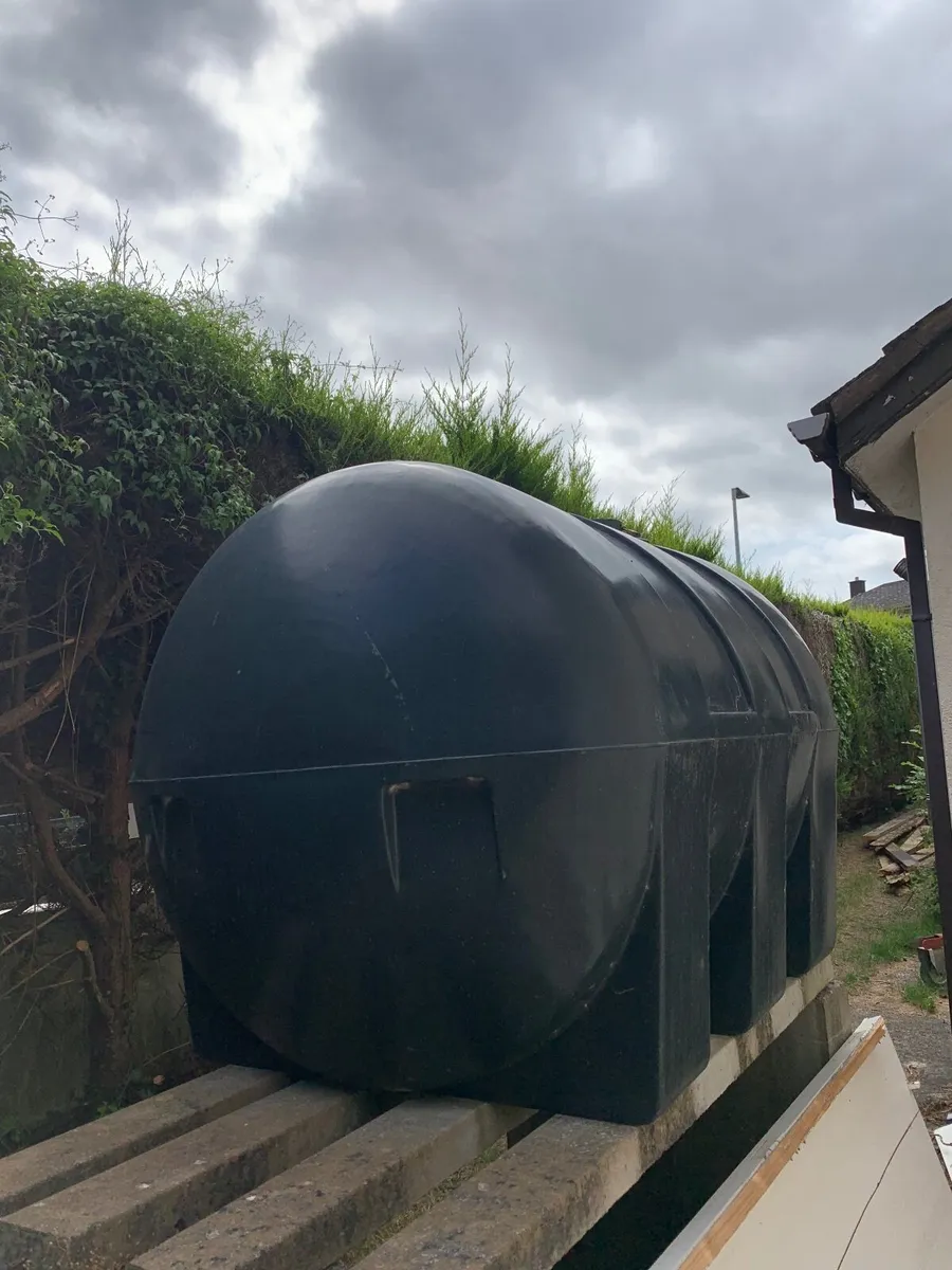Oil tank - Image 1