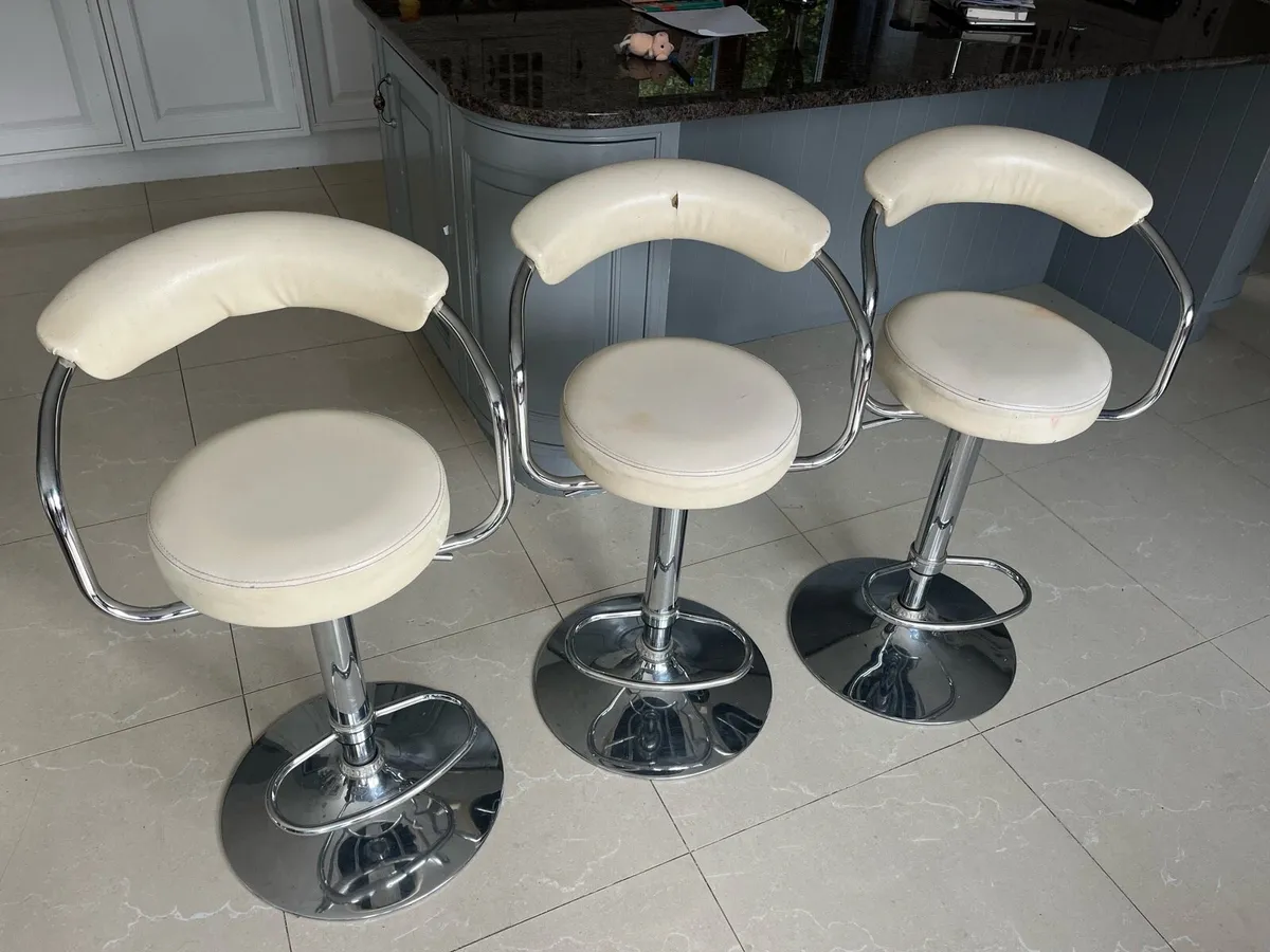 Table chairs and stools free to take away - Image 1