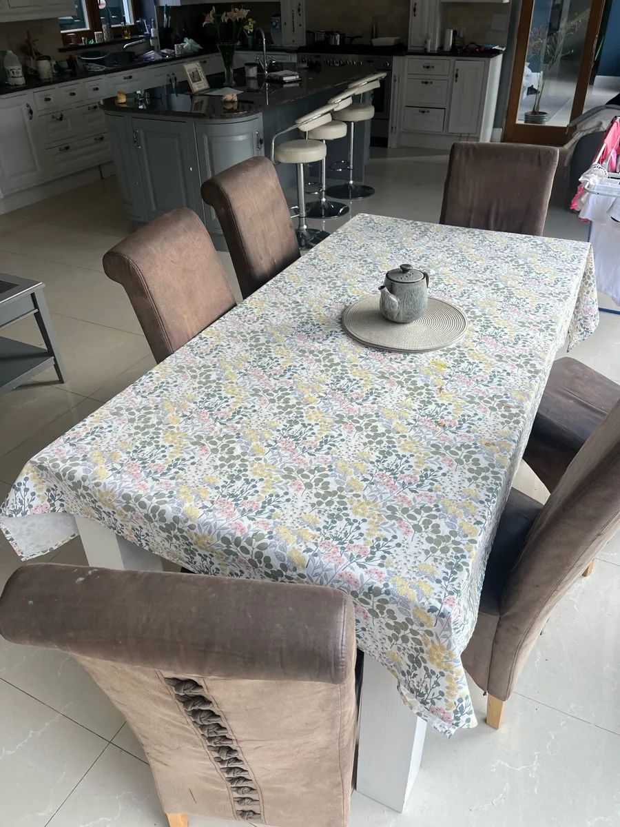 Table chairs and stools free to take away - Image 2