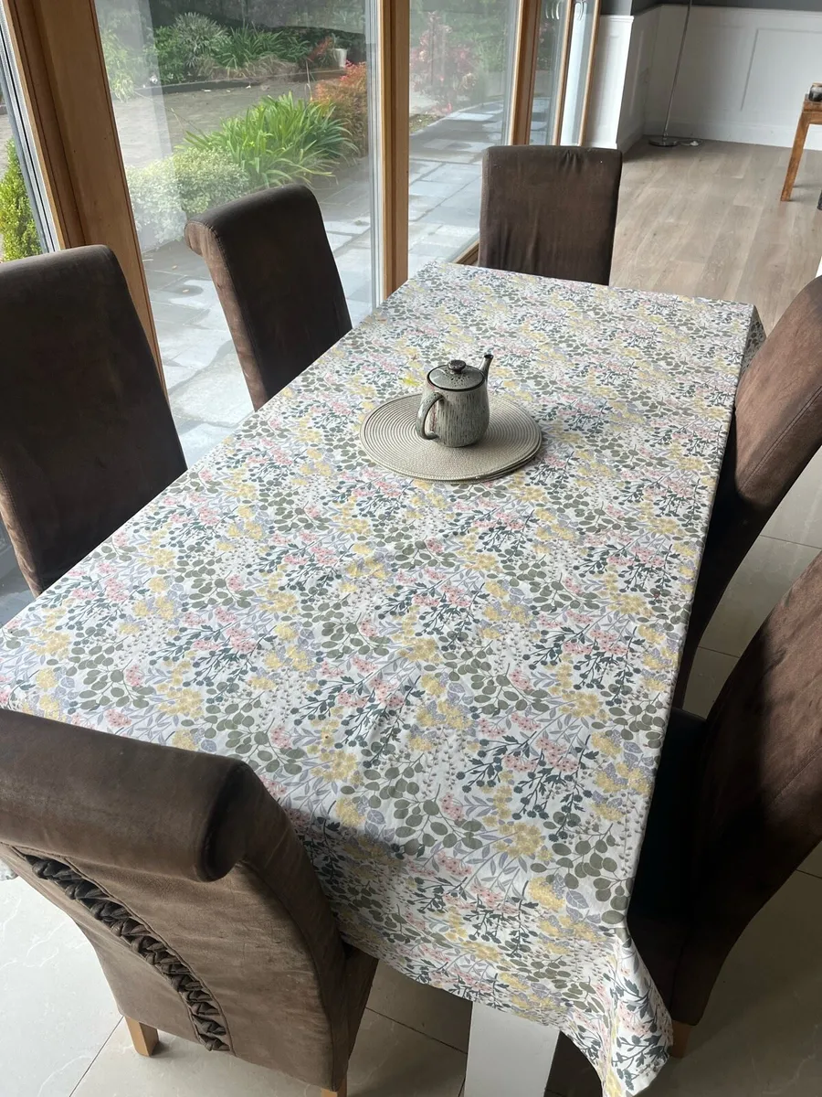 Table chairs and stools free to take away - Image 4