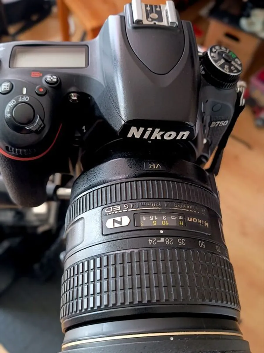 Nikon D750 + 24-120mm f/4 VR + SB-700 Complete Kit - Image 3