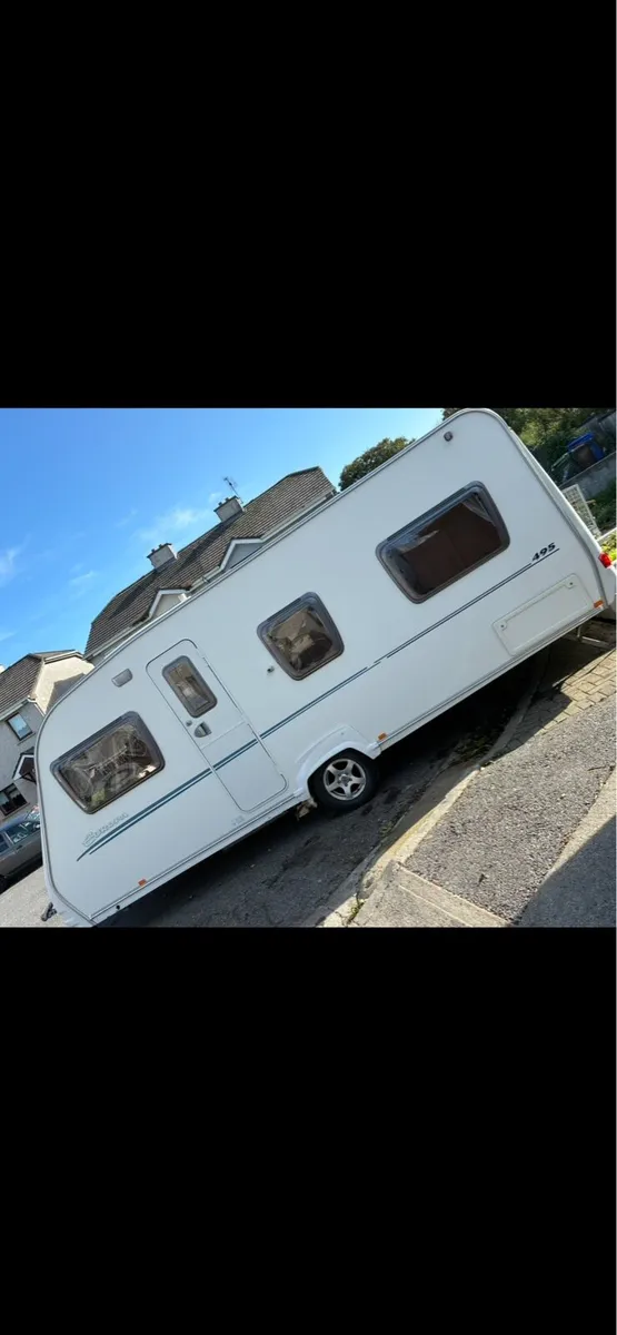 Fixed bed caravan  €6250 - Image 1