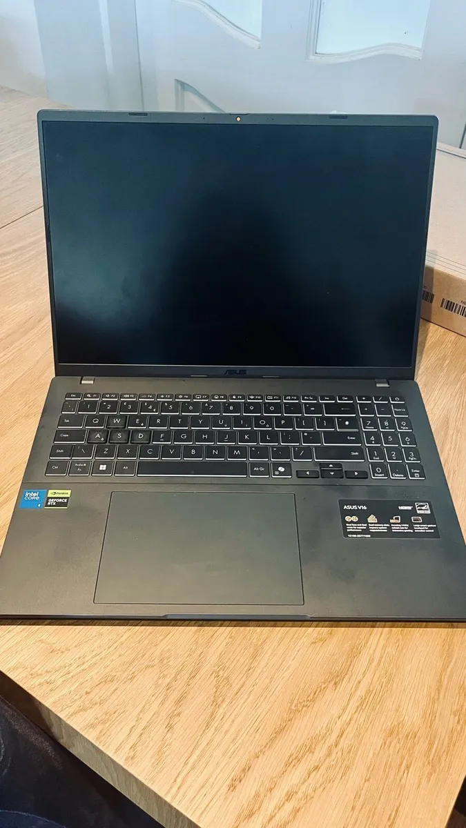 Gaming Laptop - ASUS V16  16" Intel Core 5 512 GB - Image 1
