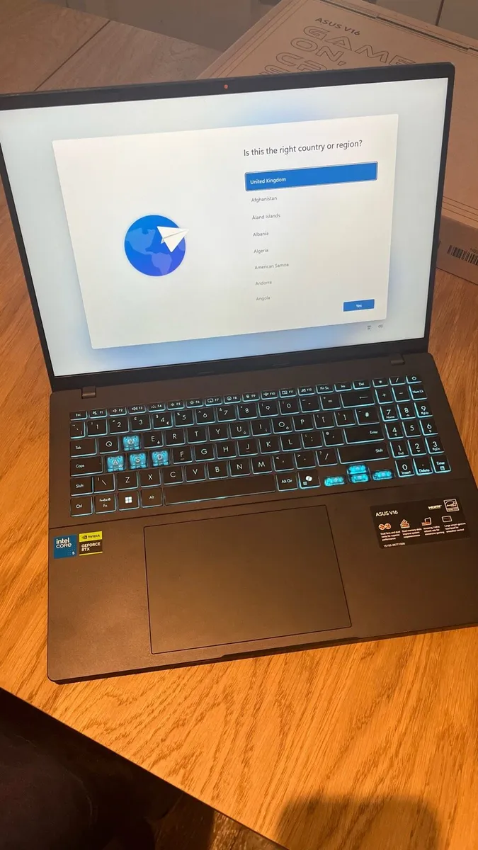 Gaming Laptop - ASUS V16  16" Intel Core 5 512 GB - Image 2
