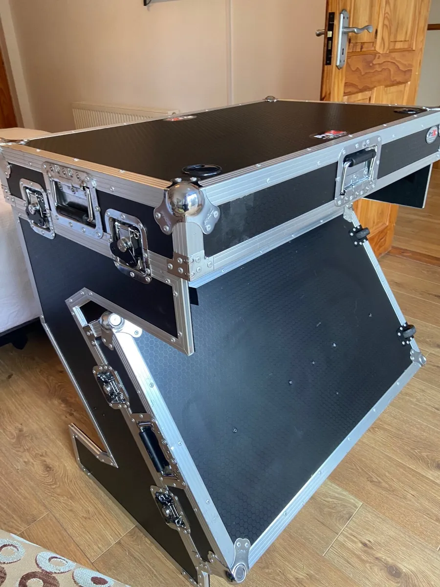 Flightcase dj workststion - Image 1