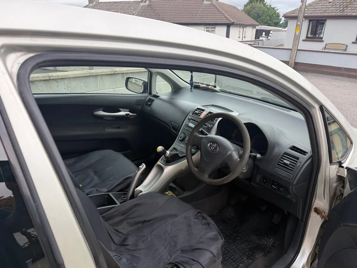 Toyota Auris van - Image 4
