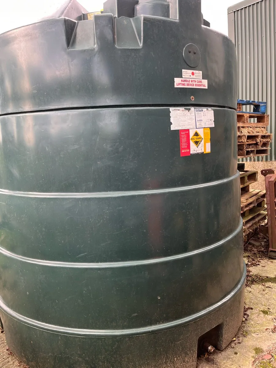 Oil tank - Image 1