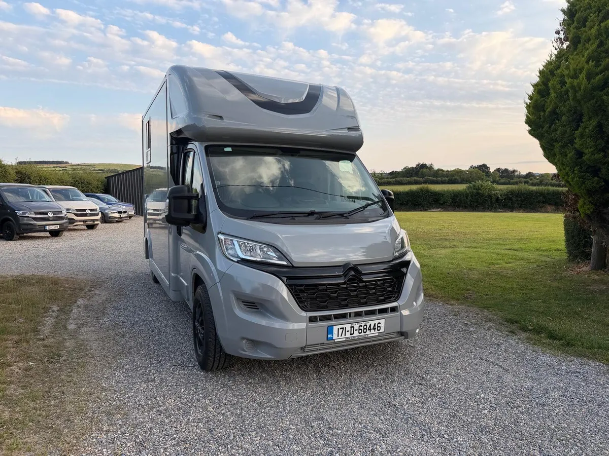 2017 horse van - Image 3
