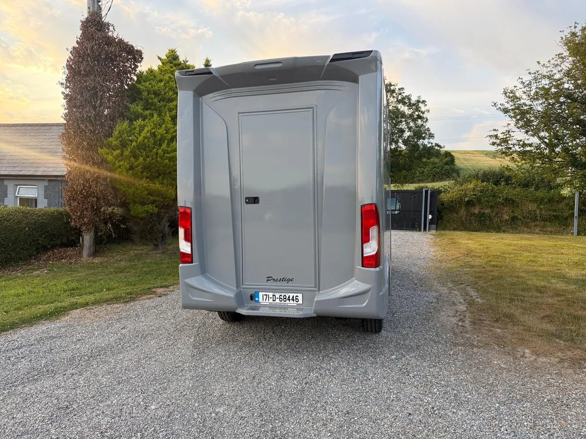 2017 horse van - Image 4