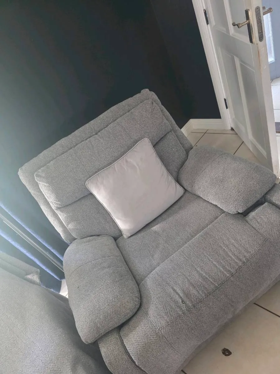 FREEReclining armchair and 2 seater reclining sofa - Image 1