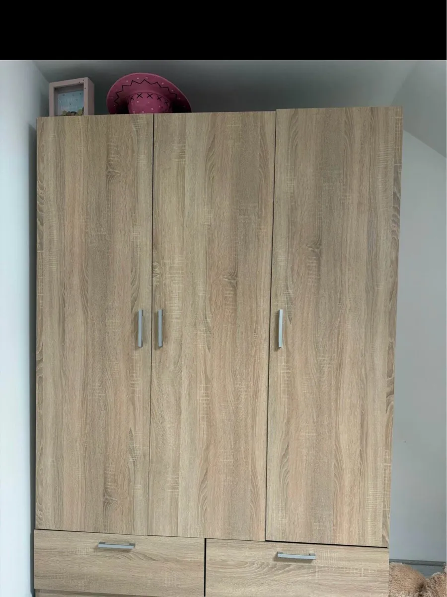3 door wardrobe - Image 3