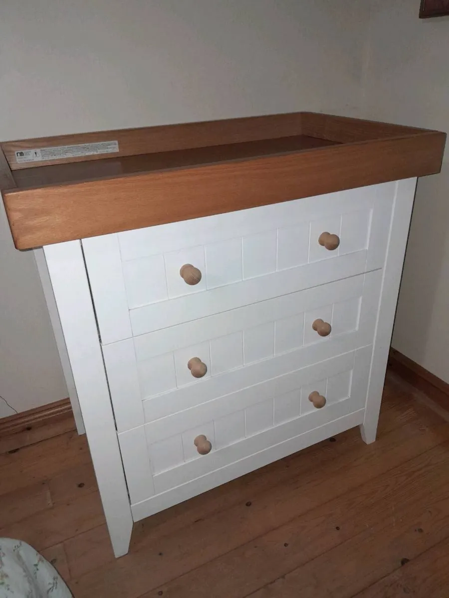 Baby changing unit with drawers - Image 1