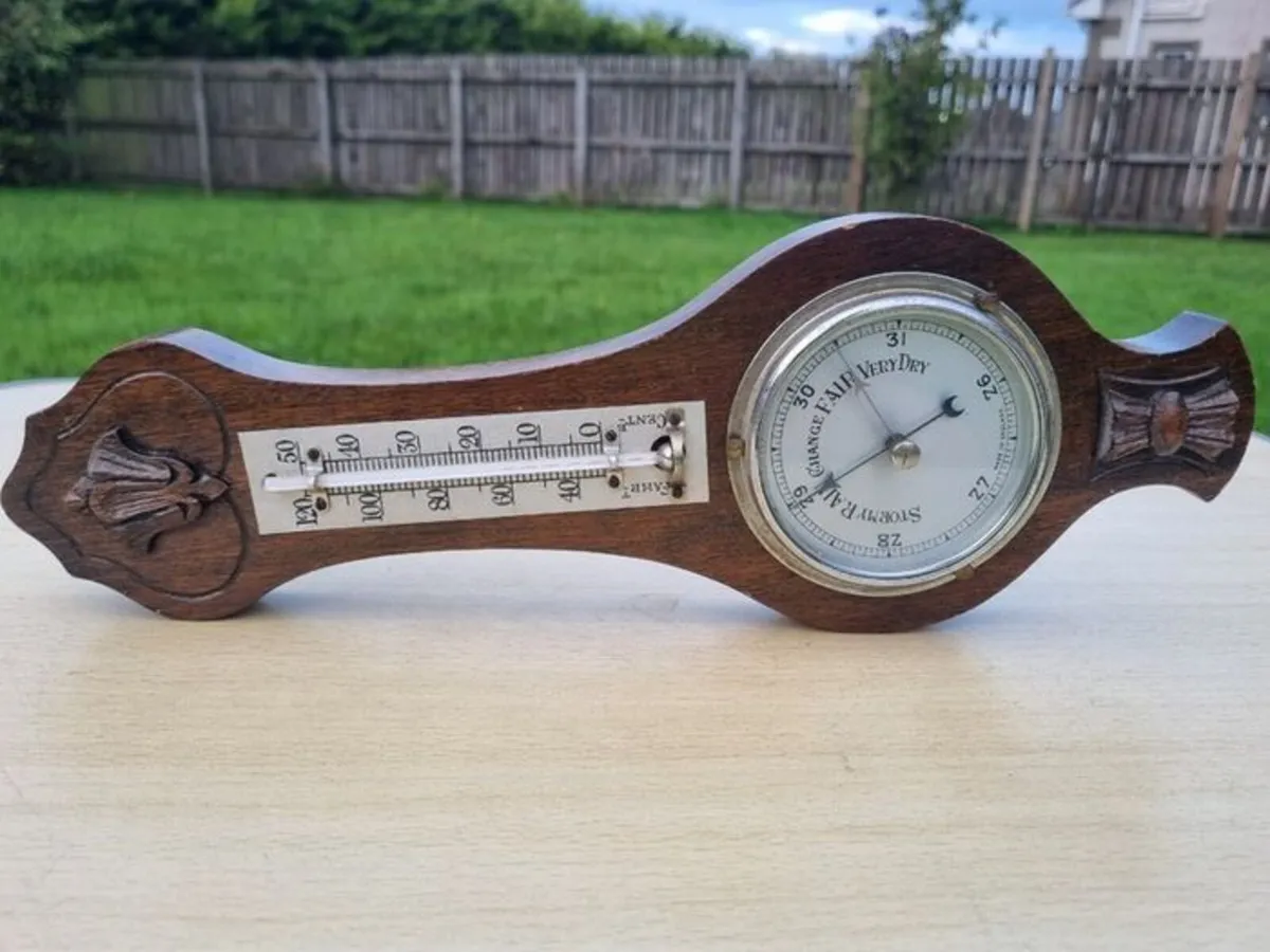 Classic wall-mounted aneroid barometer - Image 4
