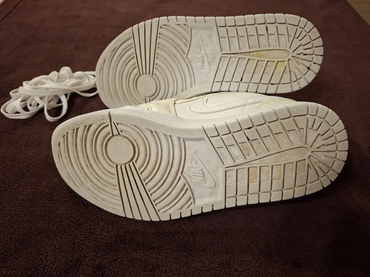 Nike Air Jordan 1 Low Triple White Womens Trainers - Image 4
