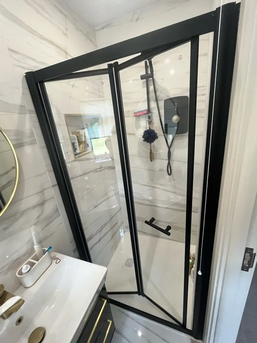 shower door - Image 1