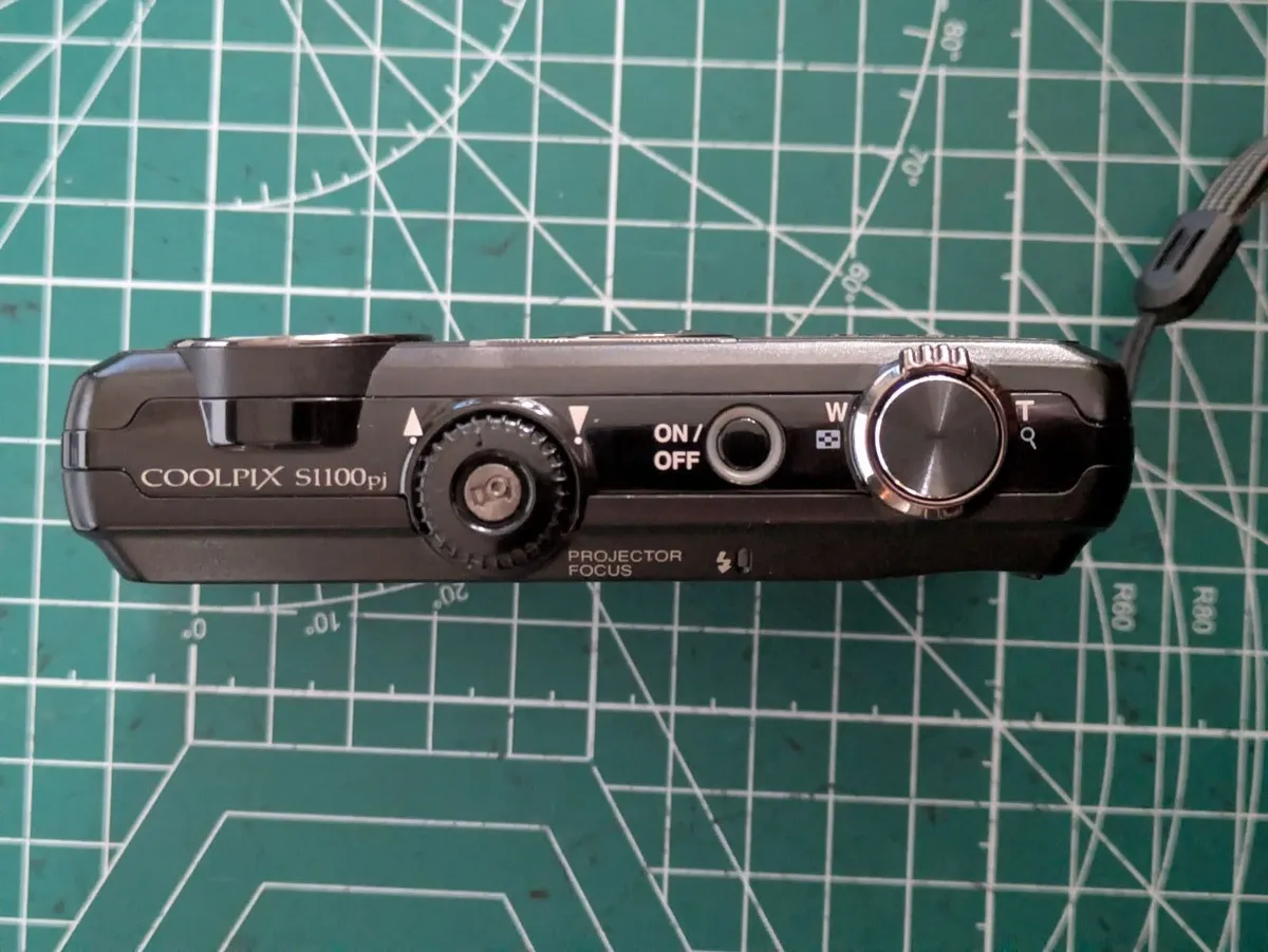 Nikon S1100PJ Camera/ projector - Image 3