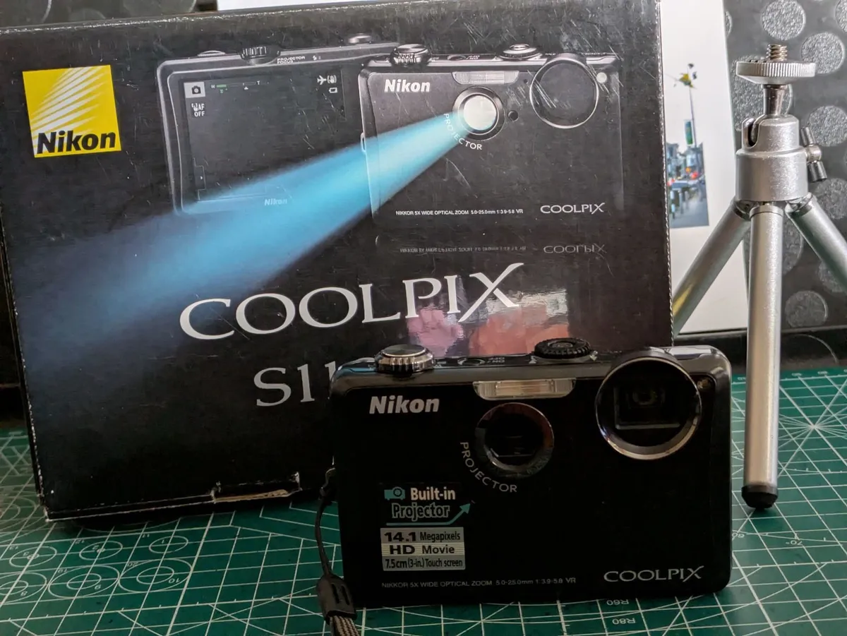 Nikon S1100PJ Camera/ projector - Image 4