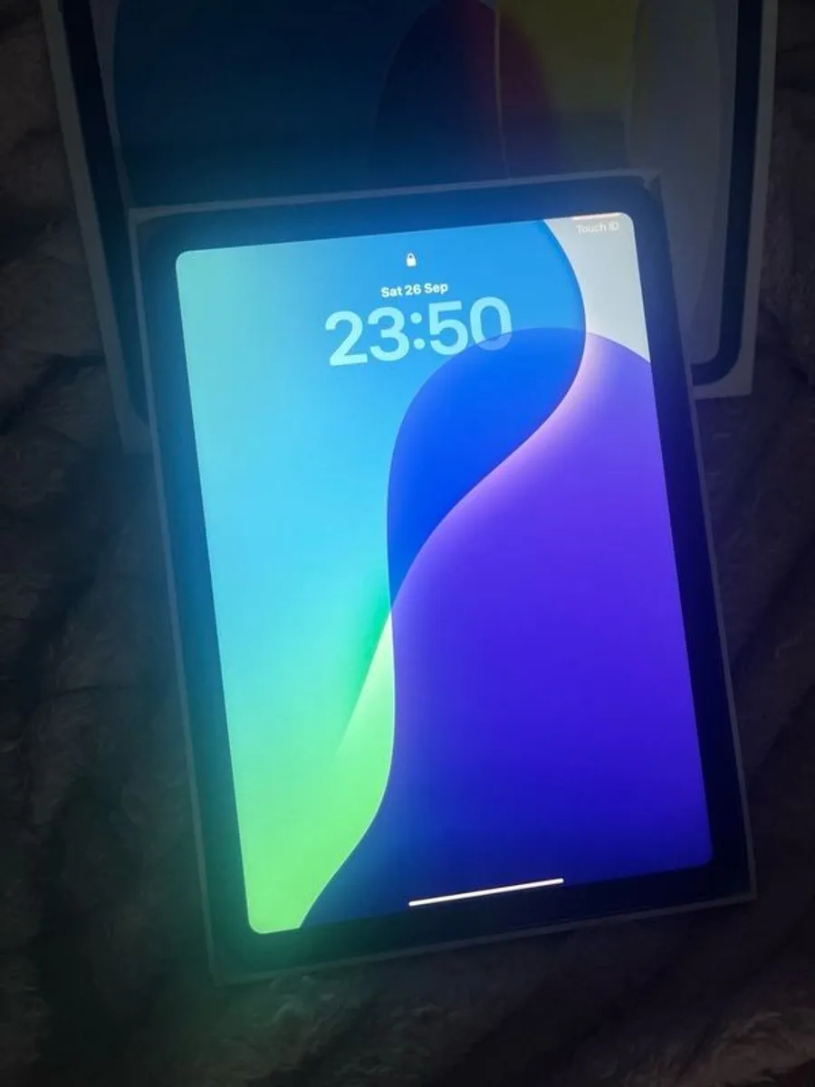 11" Ipad (2025) - Image 1