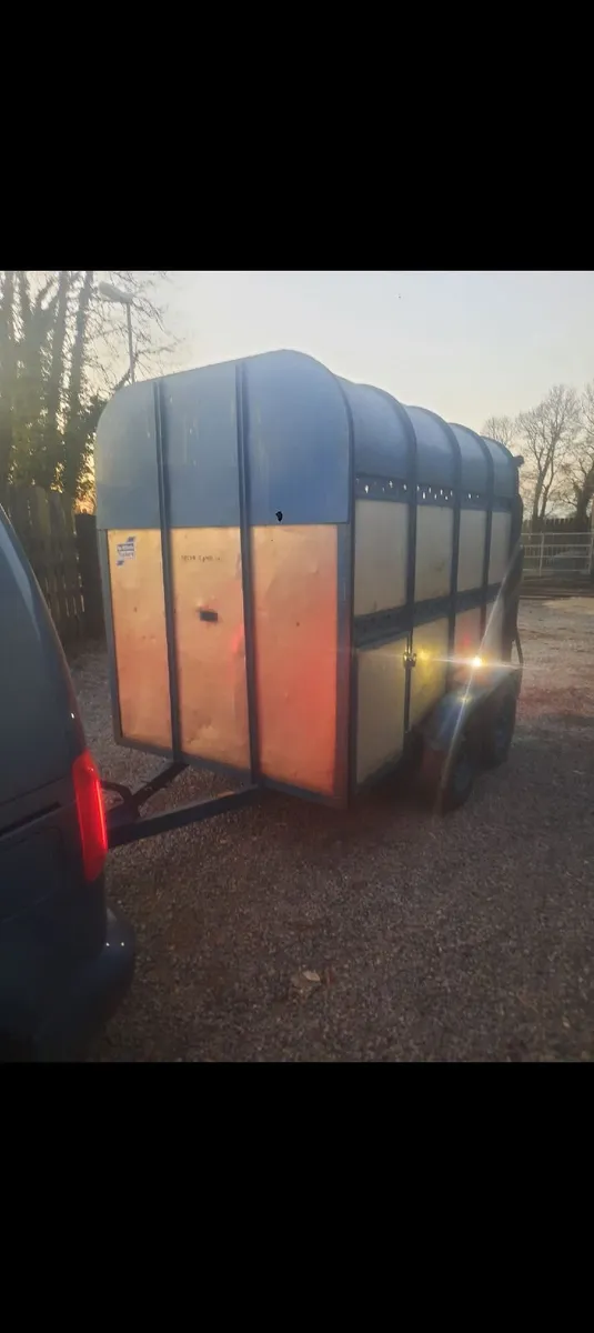 Cattle box - Image 1