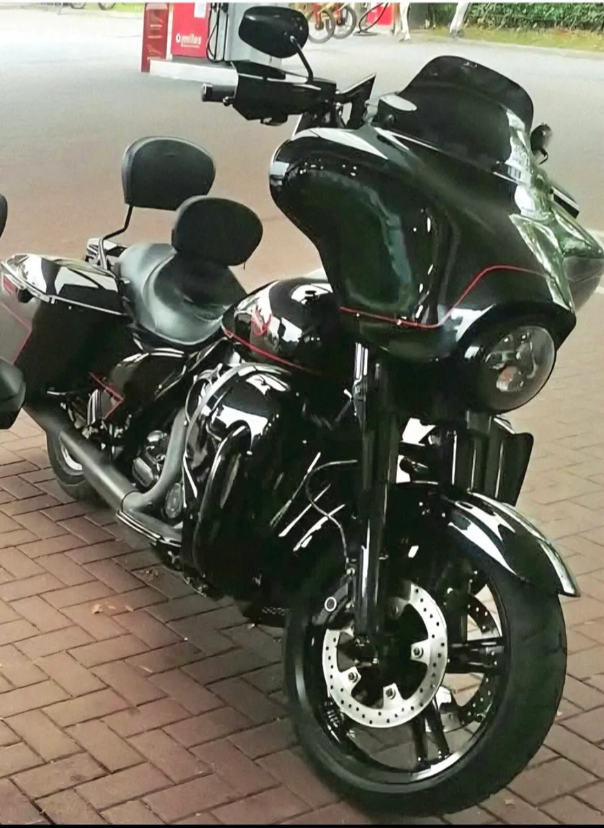 2009 Harley-davidson street glide  Blackout Custom - Image 2
