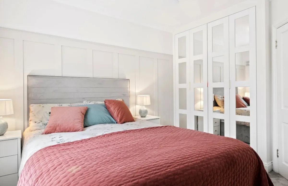 5ft King Size Bed and Headboard - Image 2
