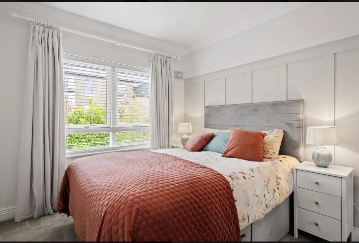 5ft King Size Bed and Headboard - Image 1