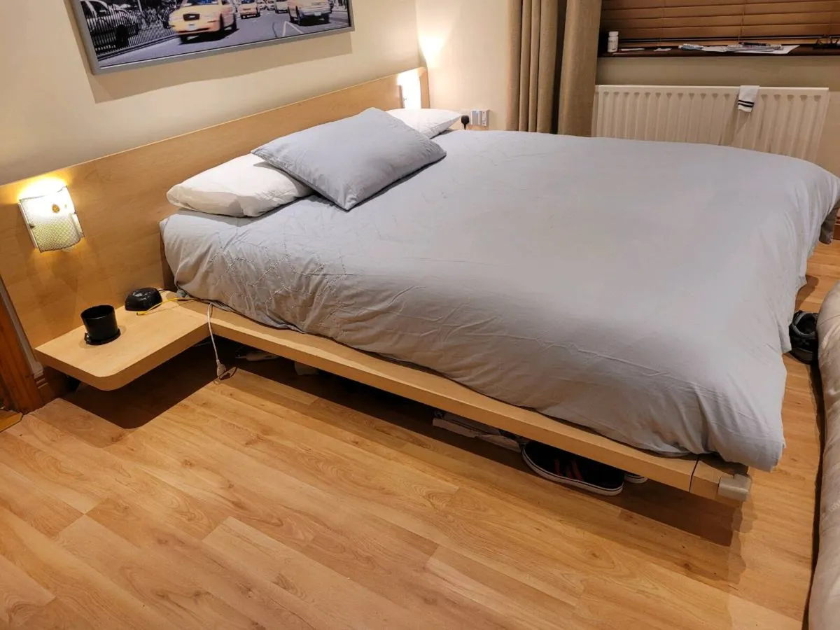 King size bed - Image 4
