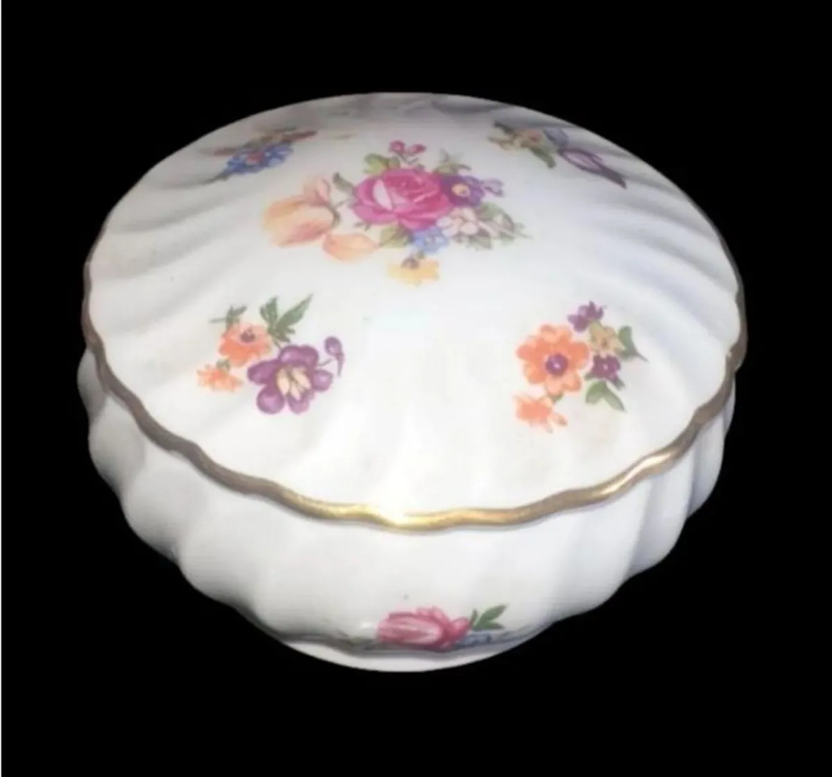 Pristine Vintage Porcelain Floral Trinket Box - Image 2