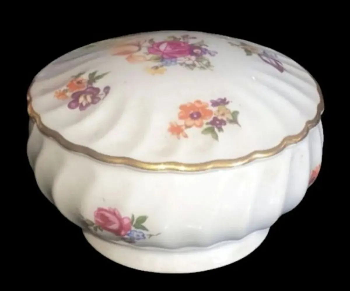 Pristine Vintage Porcelain Floral Trinket Box - Image 3