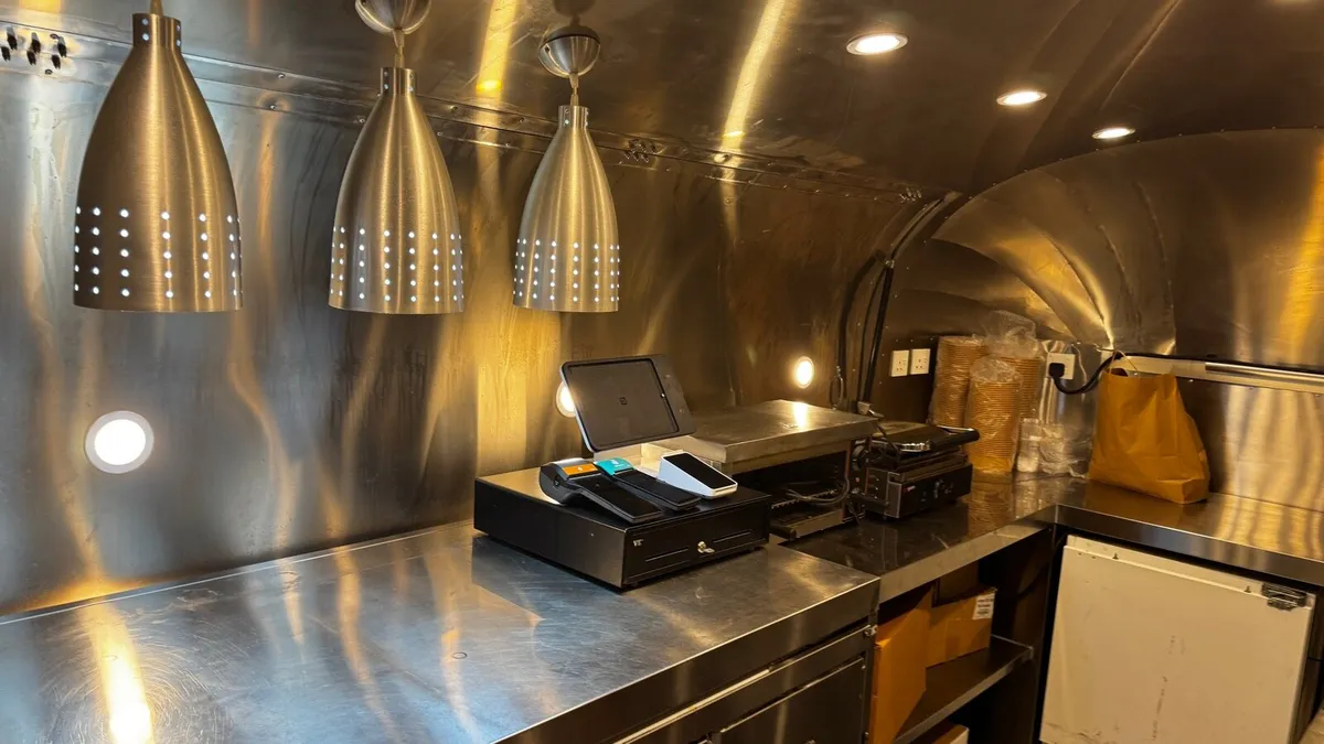 (Price drop) Airstream Food trailer - Image 2