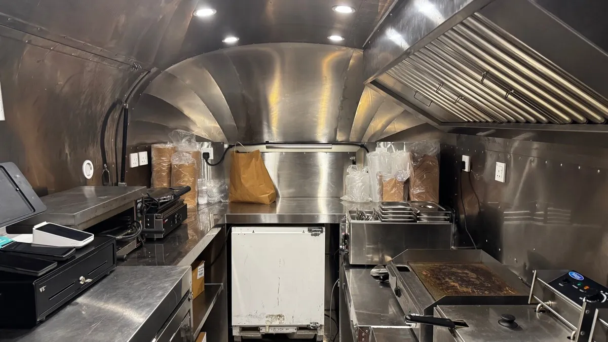 (Price drop) Airstream Food trailer - Image 4