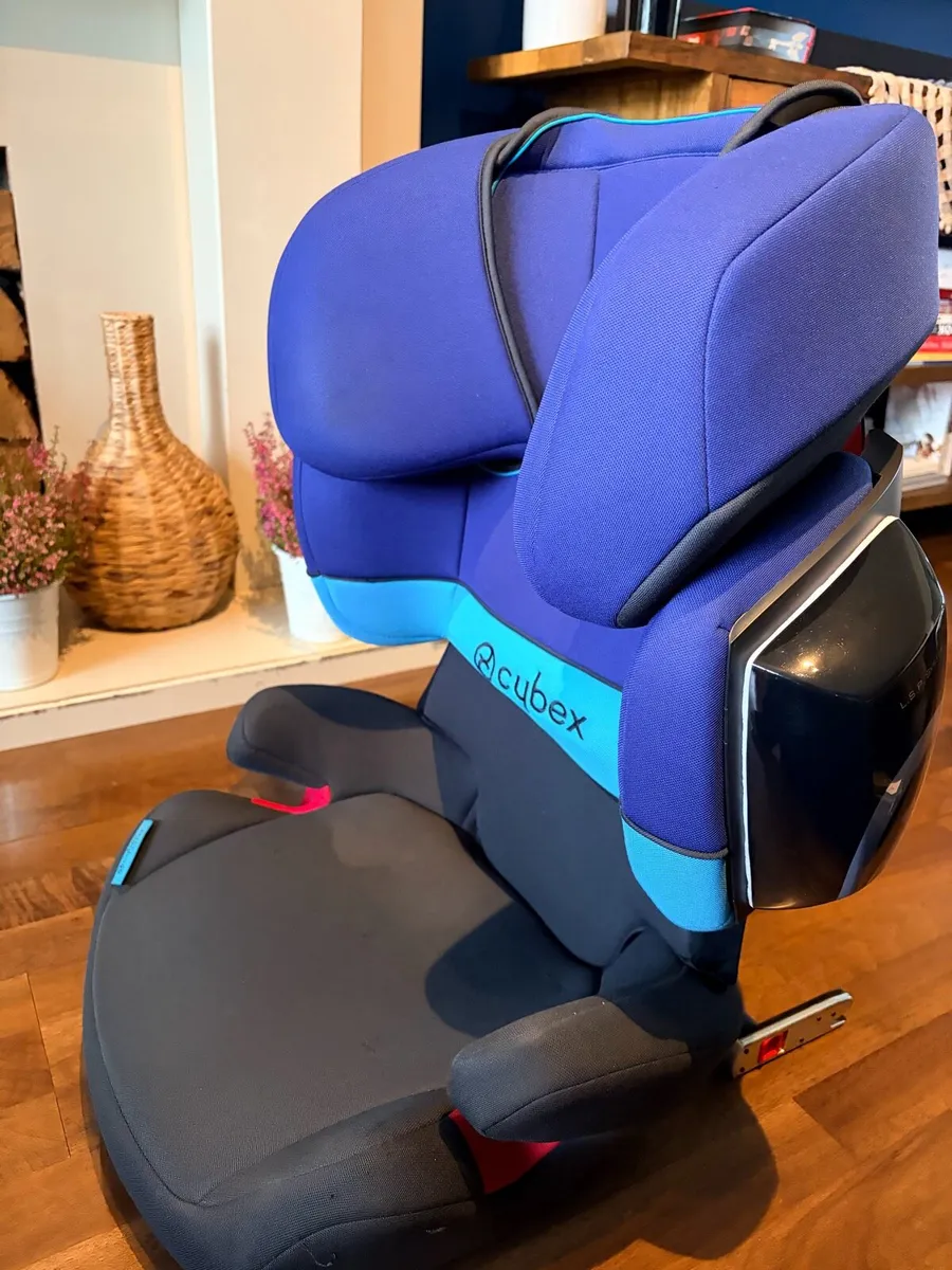 Child car seat, suitable from 3 to 12 years old , - Image 1
