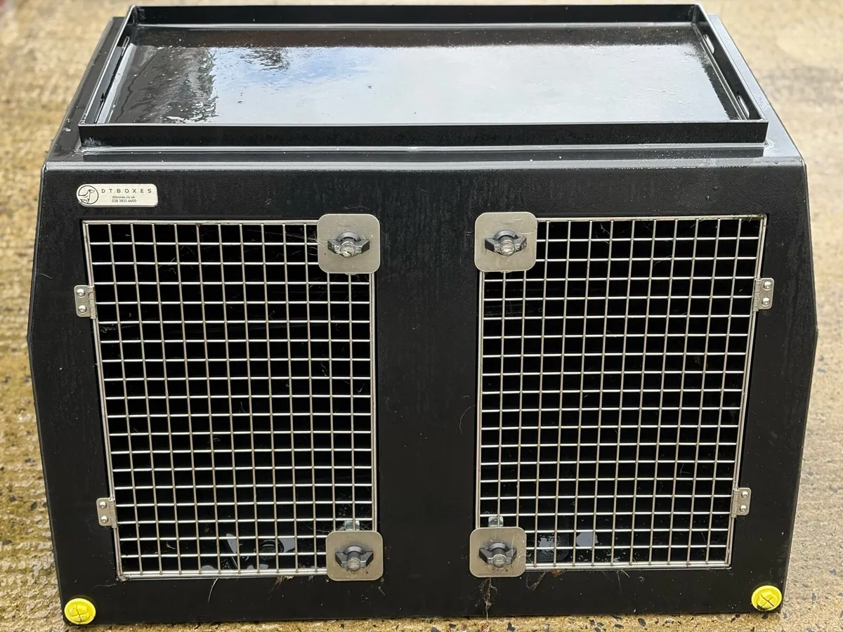 Dog travel box DT1