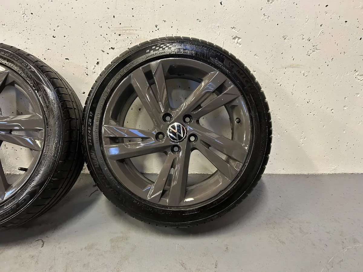 Volkswagen Golf R-Line Alloys 17” - Image 4
