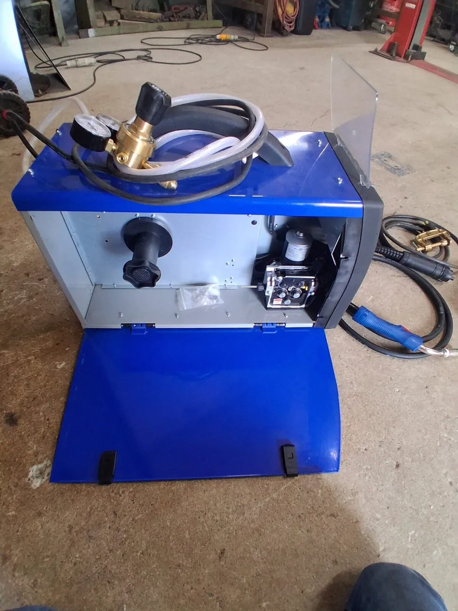 Brand new R-Tech MTS252TFT Tig/Mig & Stick Welder - Image 2