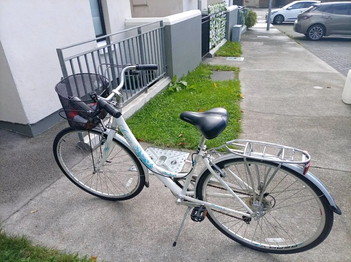 Ladies city bike - Image 2