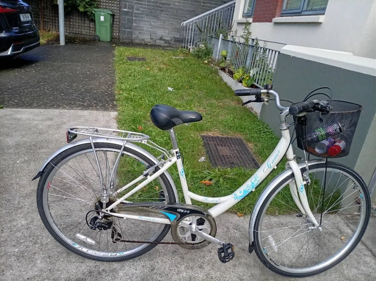 Ladies city bike - Image 1