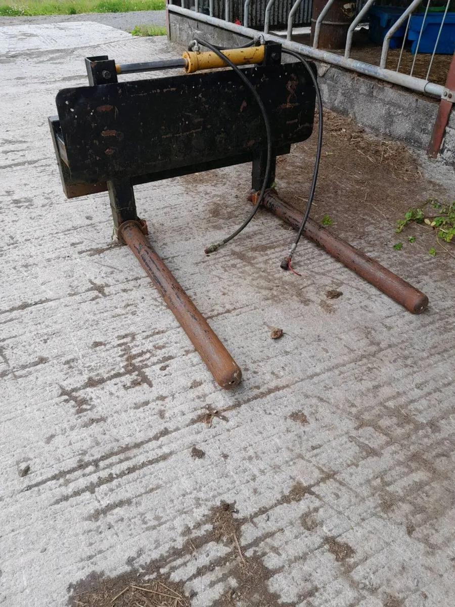 Rossmore bale handler - Image 1