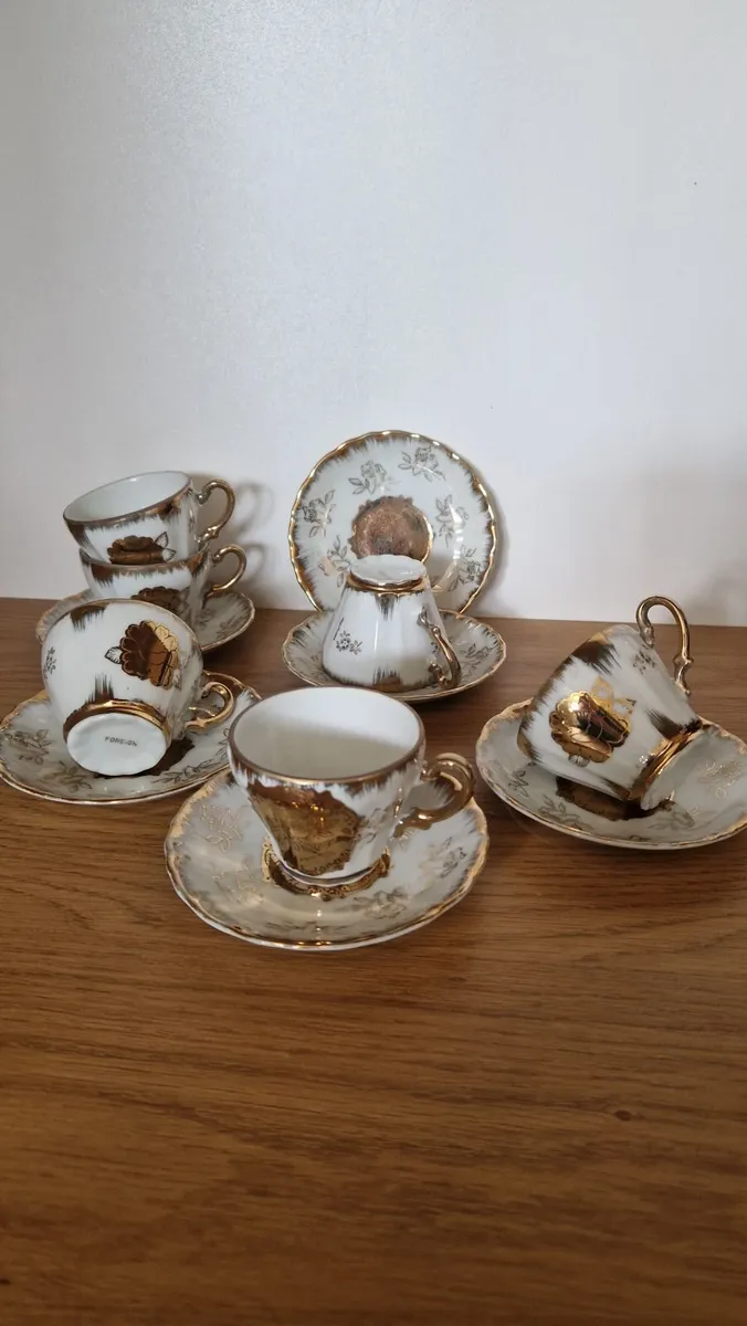 Vintage Gold Lustre Porcelain Coffee/Tea Set – 6 C - Image 1