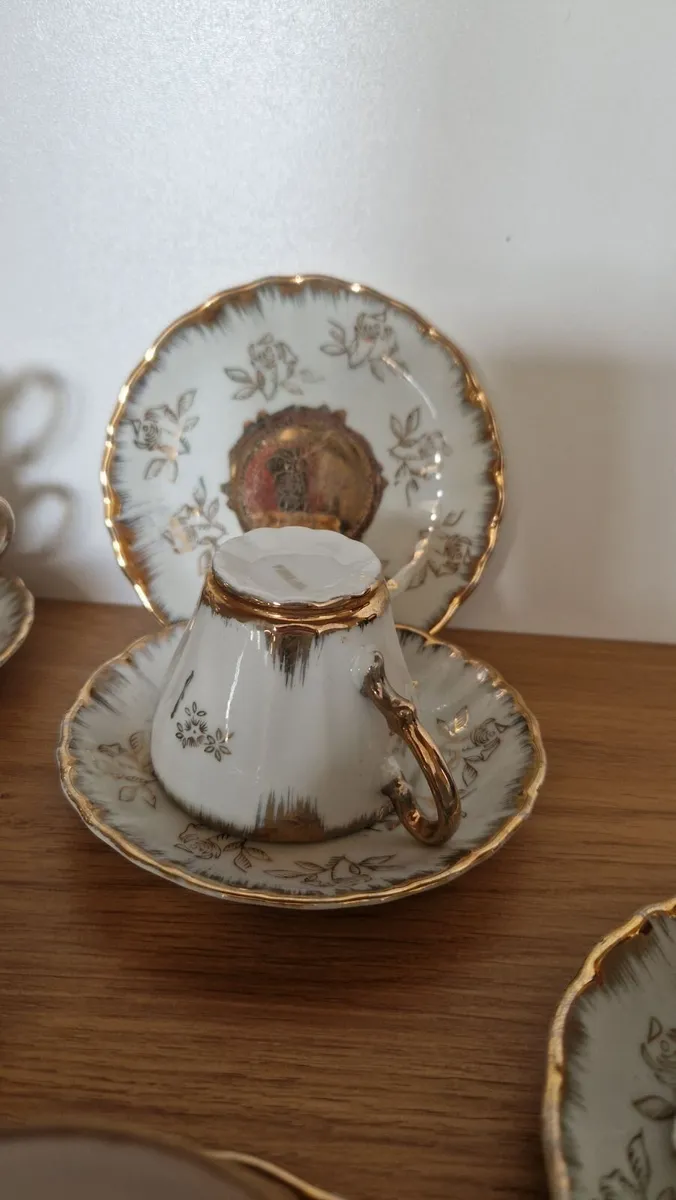 Vintage Gold Lustre Porcelain Coffee/Tea Set – 6 C - Image 4